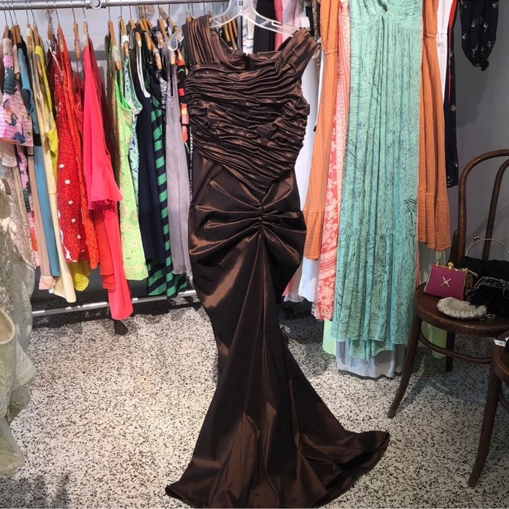 Tadashi Shoji evening gown - Picture 2 of 8